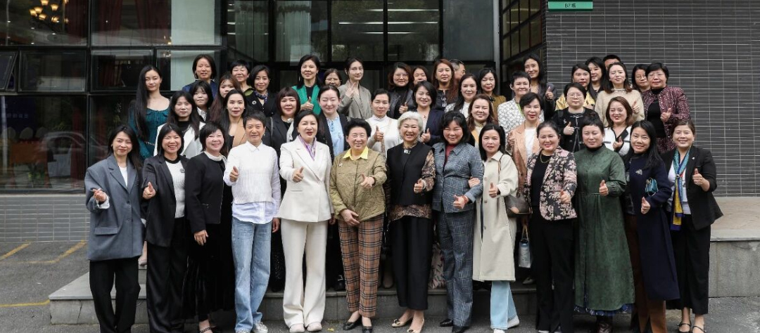 武汉行业妇联组织参观市标杆企业——兰丁医学&长飞光纤